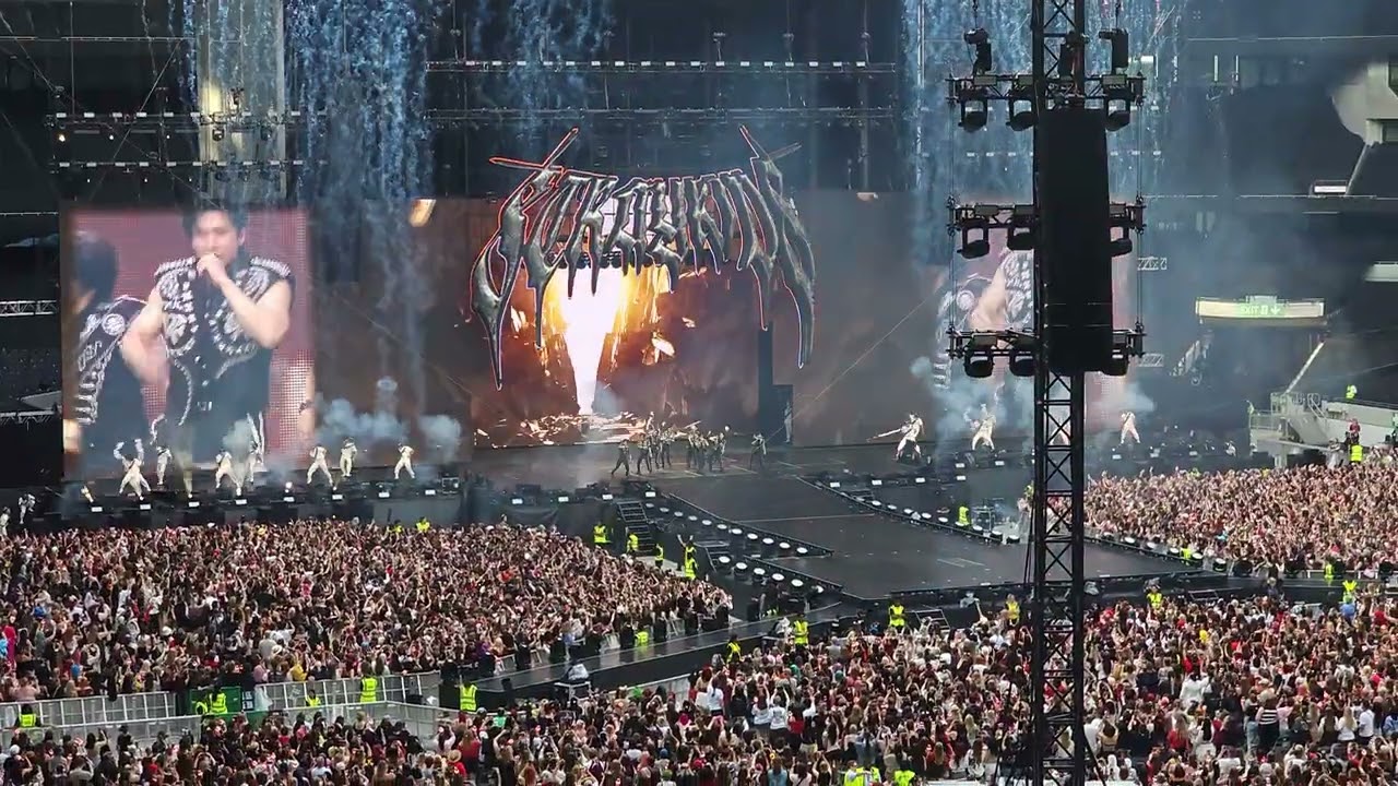 STRAY KIDS (OPENING) - MOUNTAIN, THUNDEROUS, JJAM. Tottenham Hotspur Stadium London 180725