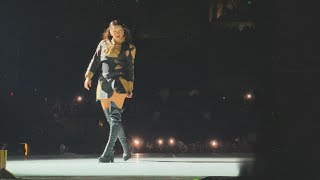 Video thumbnail of "ROSALÍA - De Aquí No Sales / Bulerías - MOTOMAMI WORLD TOUR  (Live at Movistar Arena, Chile 2022)"
