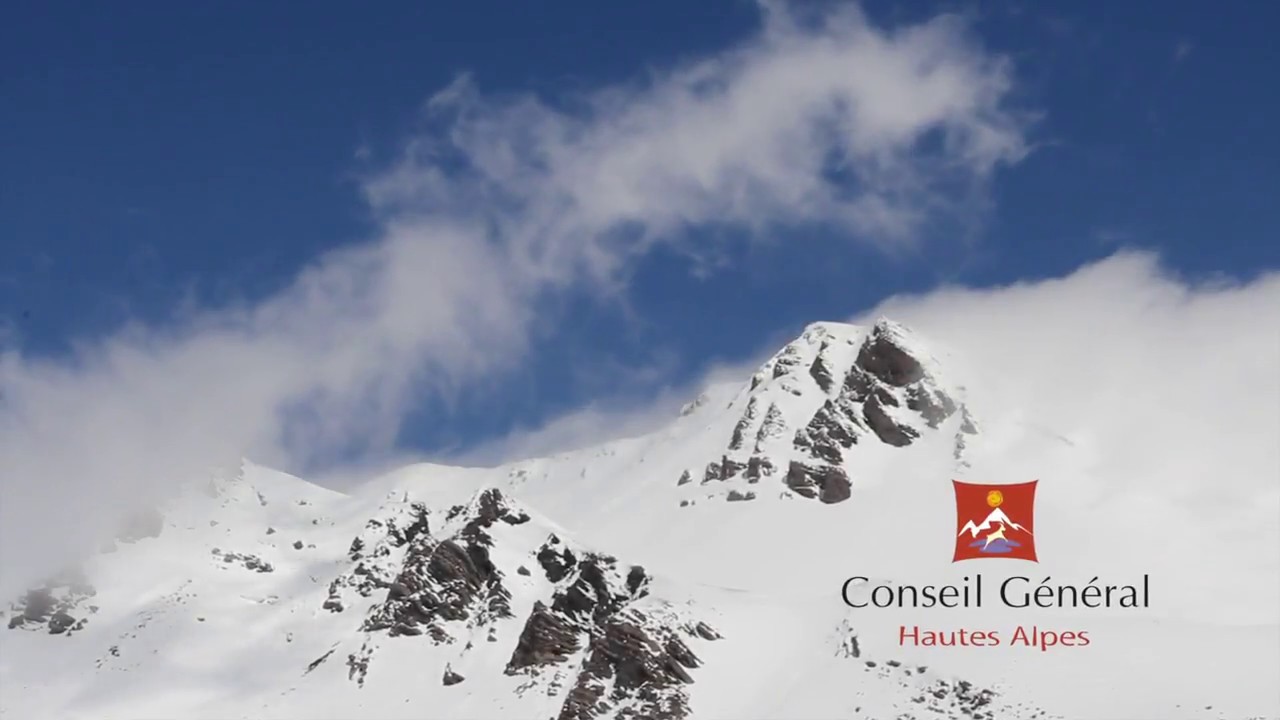 col du galibier cycling jersey Vue aérienne du déneigement du col du Galibier filmé par un drone