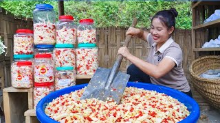 Download Lagu 女孩採竹筍，用大蒜和辣椒醃製竹筍，雨後和男孩一起去捉青蛙。 MP3