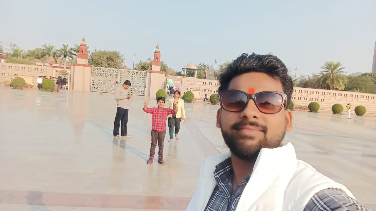 Hello bhaiya logon kaise hain aaj ham ja rahe hain ambedkar park 🏞️ lucknow 