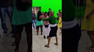 vean se activaron bailando esta buena #música triquitraca y su amiga🎵🎶👏 #shorts #show #baile #viral