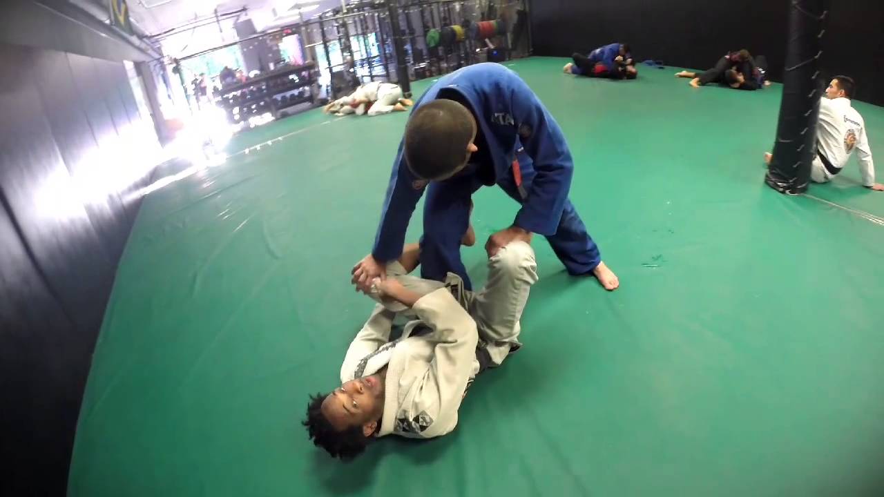 How to sweep from De La Riva Guard - Soul Fighters - YouTube