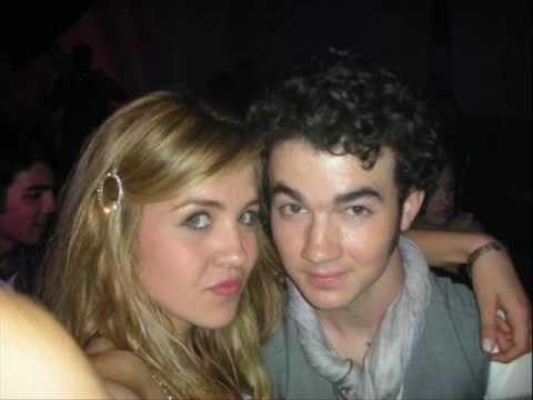 Jonas Brother y Andrea Guash - YouTube