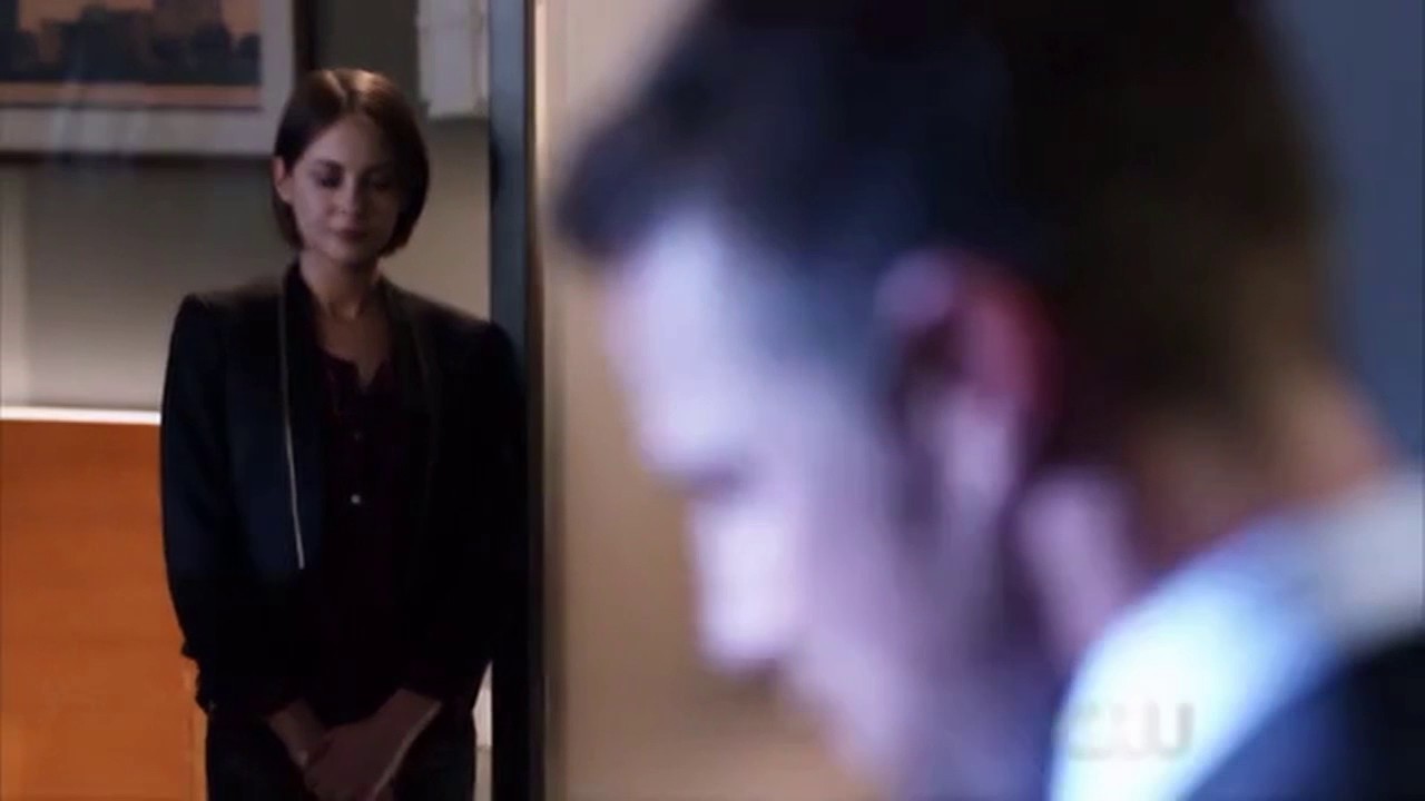 The Arrow 5x21 Oliver Admits About His Fathers Murder