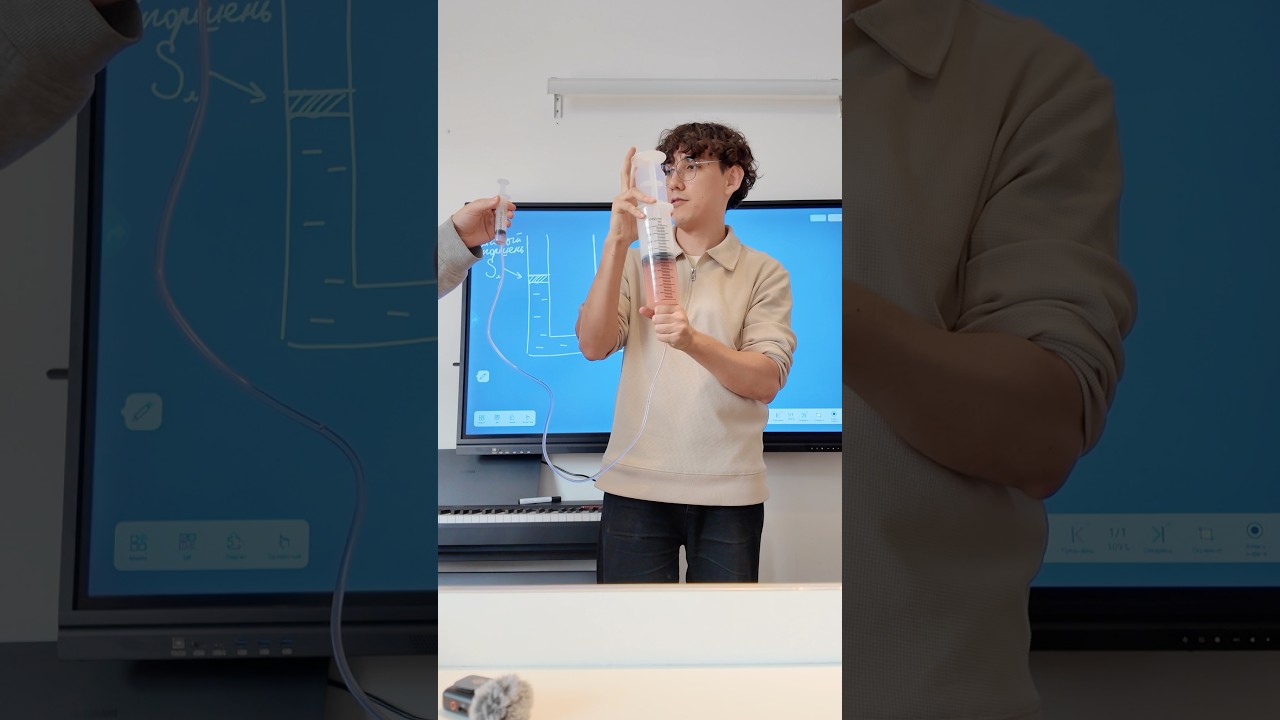 F1 и F2 - силы, действующий на малый и больший поршень соответсвенно