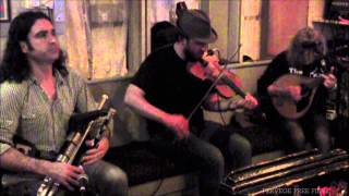 DOOLIN TRAD' SESSION with Blackie O'Connell, McDermott's Bar, Doolin, County Clare, Ireland 2015 chords