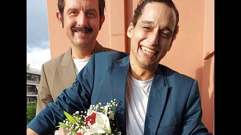 Την απόλυτη ευτυχία βιώνουν ο Μιχάλης Οικονόμου και ο Γιώργος Μακρής. Οι δύο ηθοποιοί που έχουν ένα