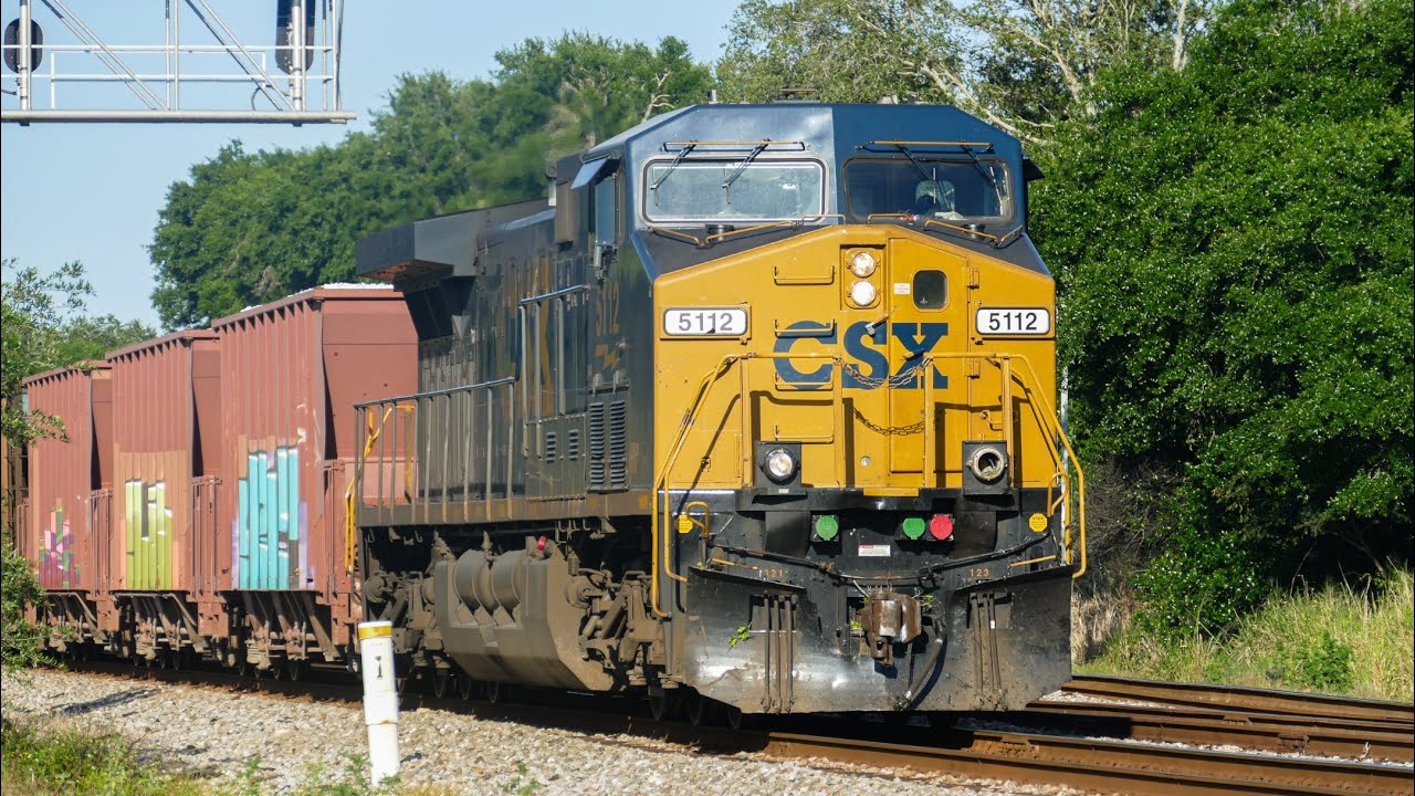 CSXT X441 Clears Valrico Florida w/ 5112 Leading! - YouTube