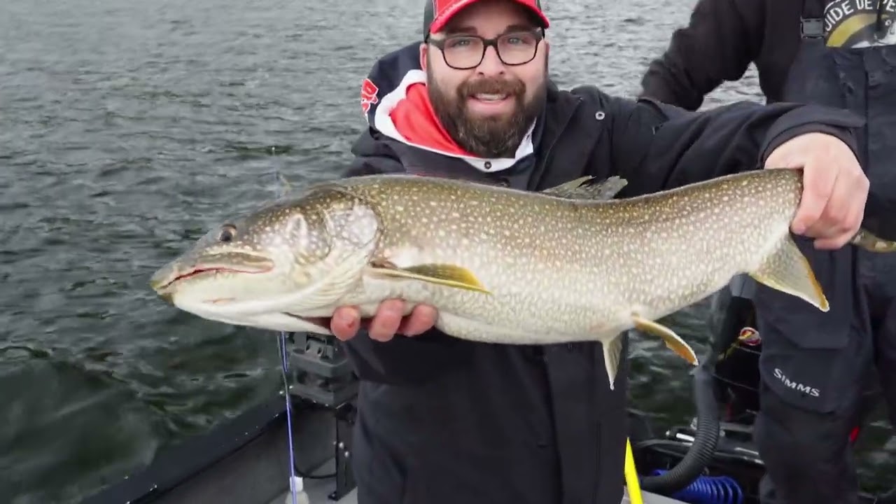 Elle pêche une truite de 28 livres sur le lac Memphrémagog - Le Reflet du  Lac