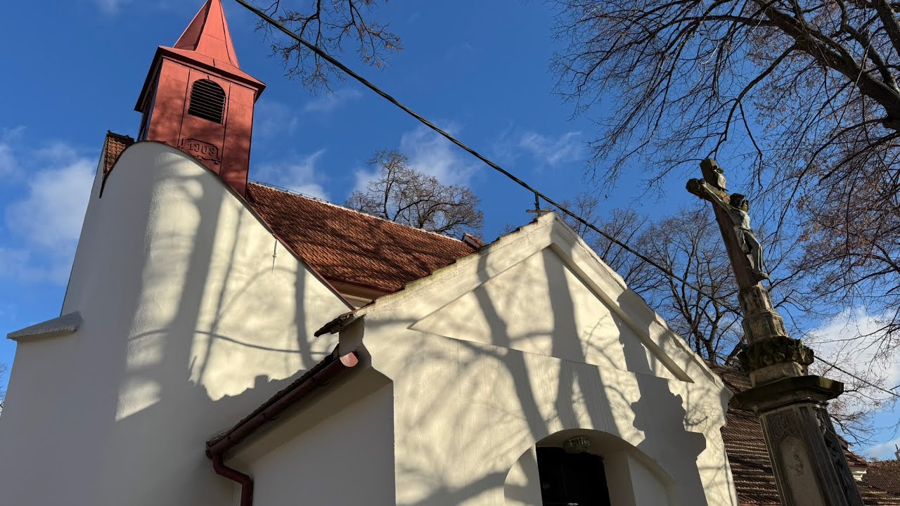 Nebovidy (CZ) Kostel sv. Kříže - polední zvonění 