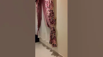 بنت ترقص بجنون داخل غرفة النوم 