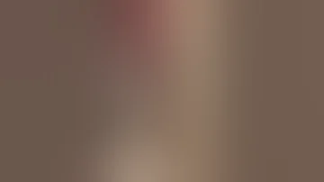 بنت ترقص بجنون داخل غرفة النوم 