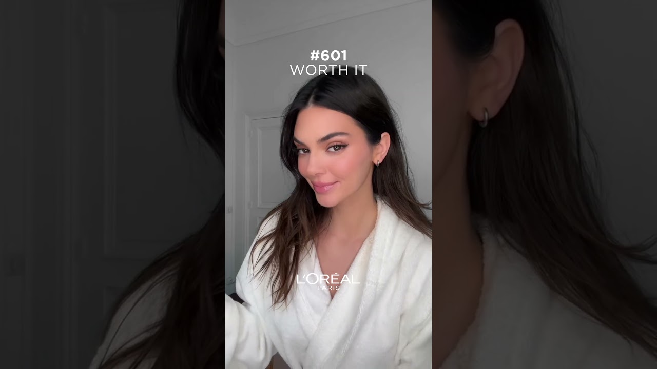 L’Oréal Paris Plump Ambition Lip Oil | Hyaluronic Acid + Tripeptides | Ambition Looks Good on You