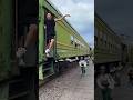 電車が出発寸前！お母さんを助けに来たのは誰？ 😱🚆 #shorts