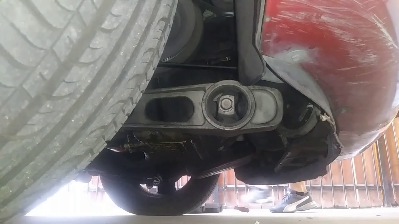Bad motor mount on a 2001 pt cruiser YouTube