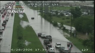 High water strands drivers on Gulf Freeway feeder road in Clear Lake