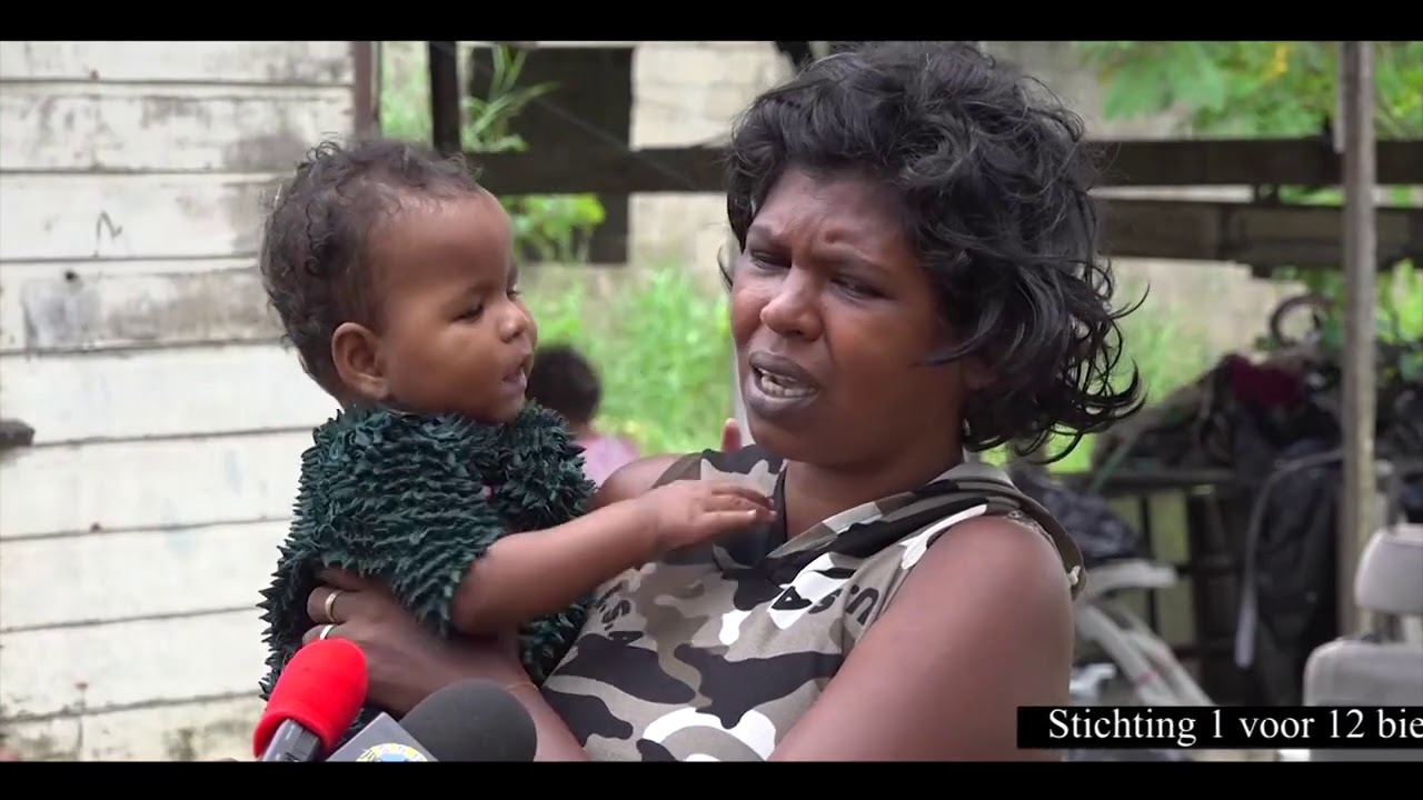 Ratnakoemarie Rampersad verkeert in een bouwvallige woning aan de Leysweg