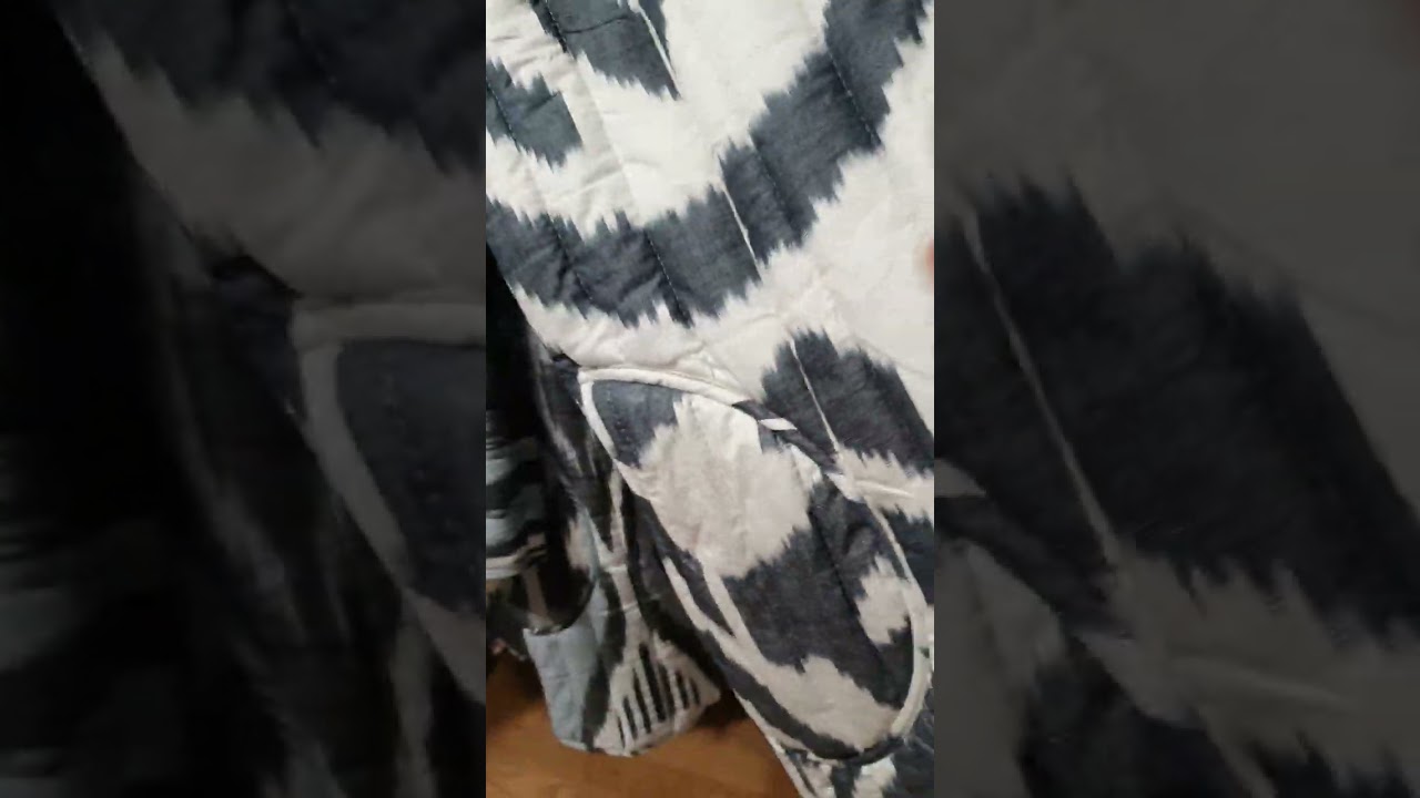 Пуховики зимние из адраса , тёплые на холофайбере, карманы, пояс длина 90-100см.