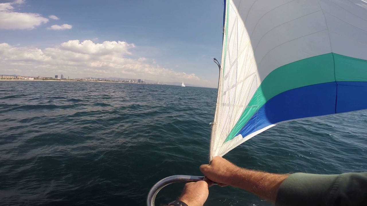 Arriando Genaker soltando puño amura [Escola Port]