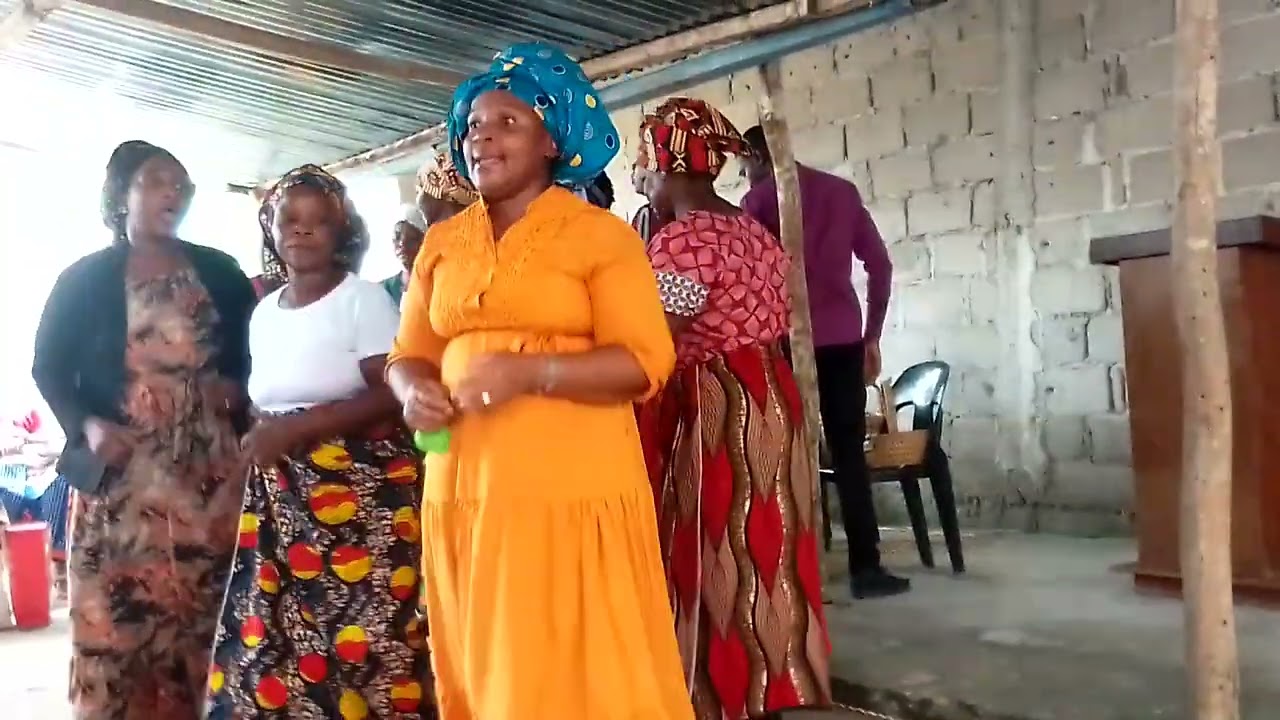 Irmãs da igreja evangélica Assembléia de Deus alfa e ômega Moçambique Nampula Nacala 