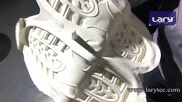 use injection machine to produce rubber shoe sole