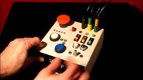 But, what this button do ? Discover my kids buttons box !