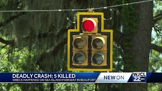 5 killed in overnight Beaufort County crash