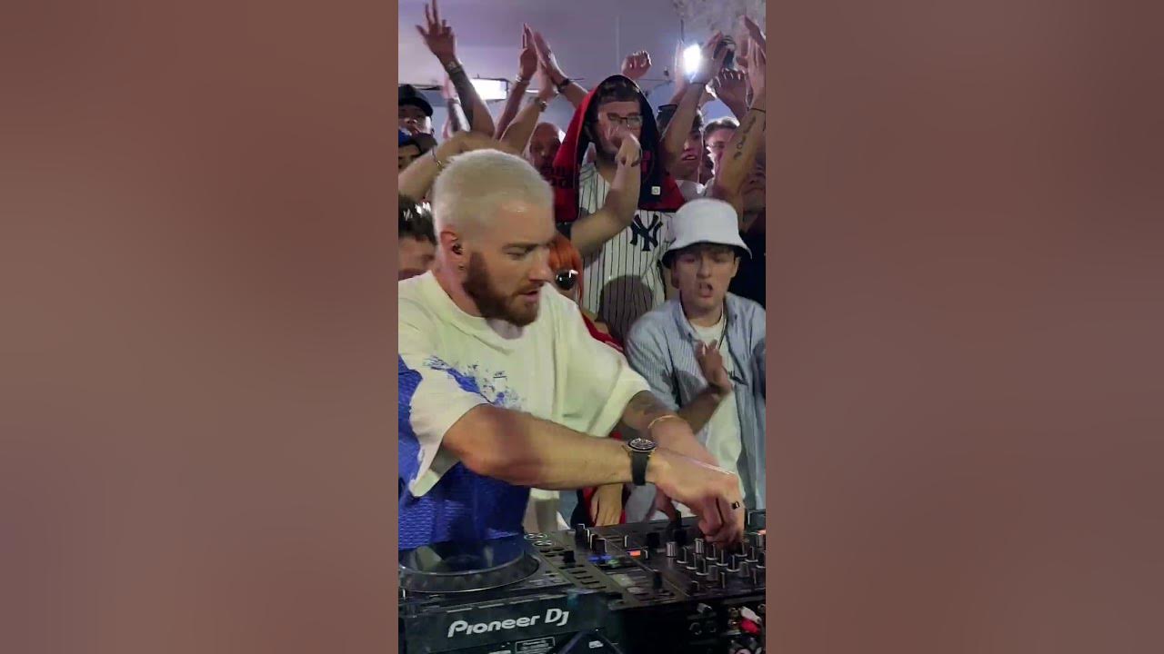 No phones in the rave 🤯