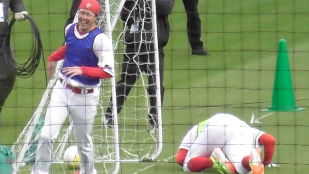 【サッカー対決】森下暢仁がハットトリック！運動神経抜群にキャプテン秋山将吾も褒めちぎる！広島カープファン感謝デー2024年11月23日