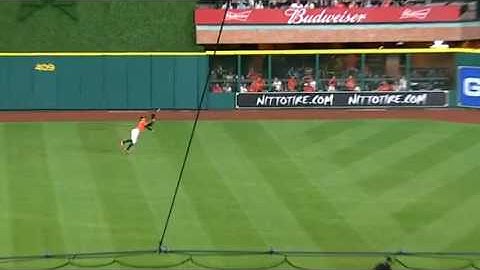 George Springer makes a spectacular diving catch