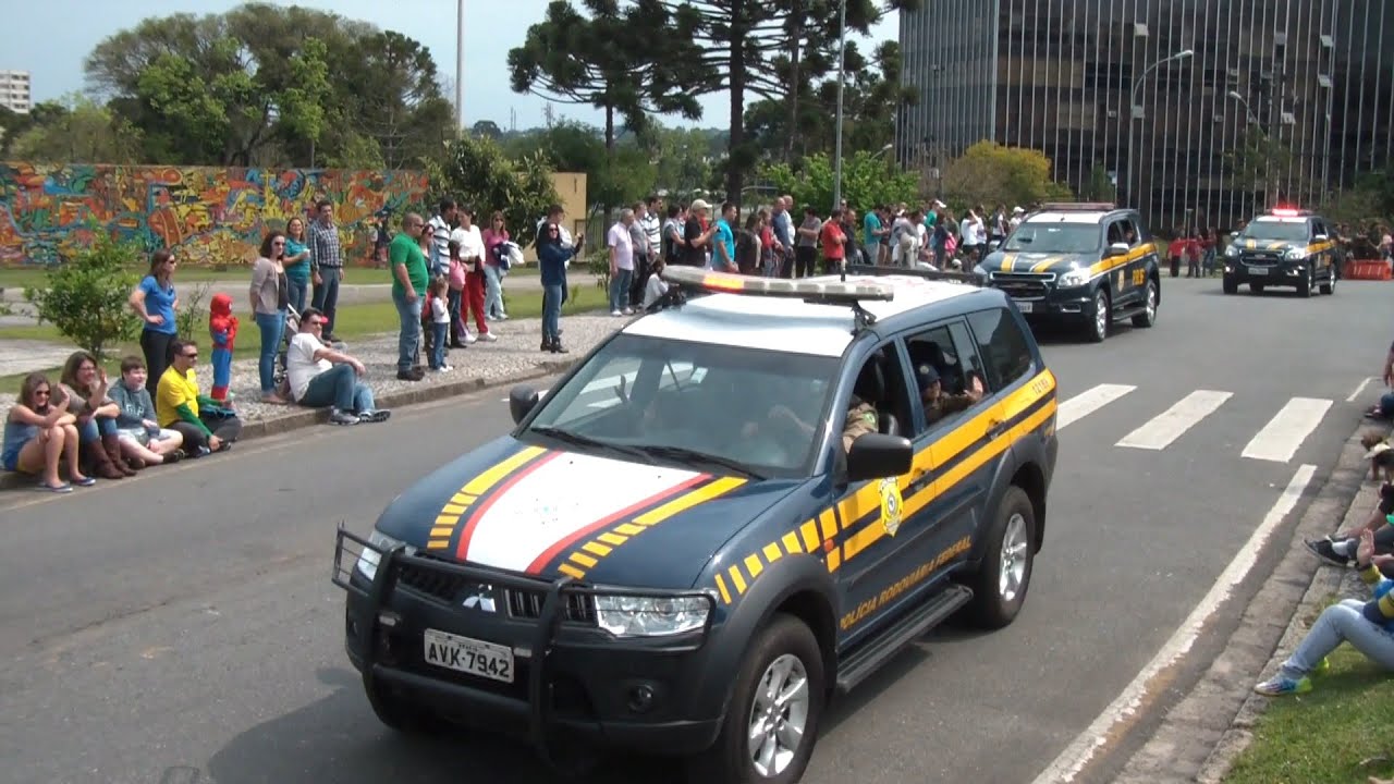 Polícia Militar desfila com nova padronização de uniforme e viatura