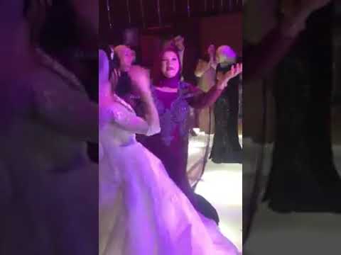 امورتى الحلوة بقت طعمة رقص عروسة وامها