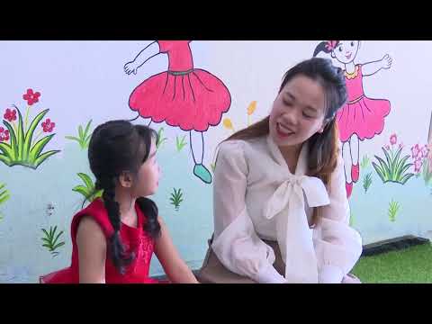 Xếp bông hoa từ nắp chai 5 - 6 tuổi