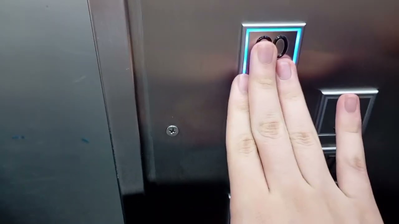 1987 KONE TMS50E (mod by. ThyssenKrupp) Traction Elevator at Condominium Dona Filomena