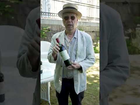 Tasting a bottle of Château Cheval Blanc 1970, one of the most sought after wines in the world: