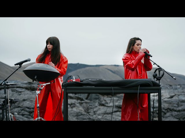 Giolì & Assia - #DiesisLive @Fagradalsfjall Volcano, Iceland class=