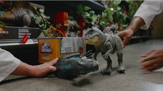 Jurassic World: Colossal Clash | Giganotosaurus vs. Tyrannosaurus-Rex | Ad