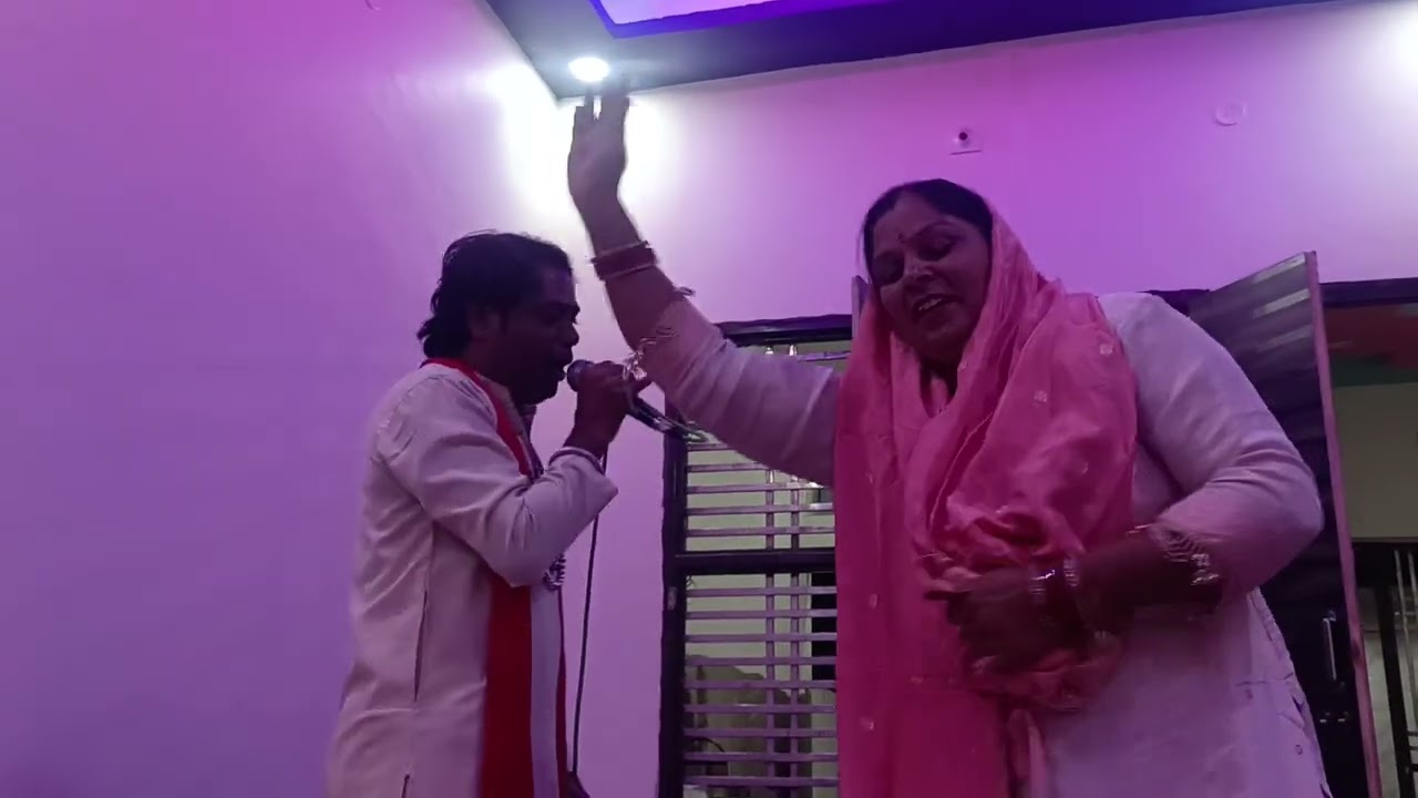 बाटन वाली मैंने भी दिए के ले रही है थाली में, इस्माइला 11बी में रणबीर के घर कीर्तन 