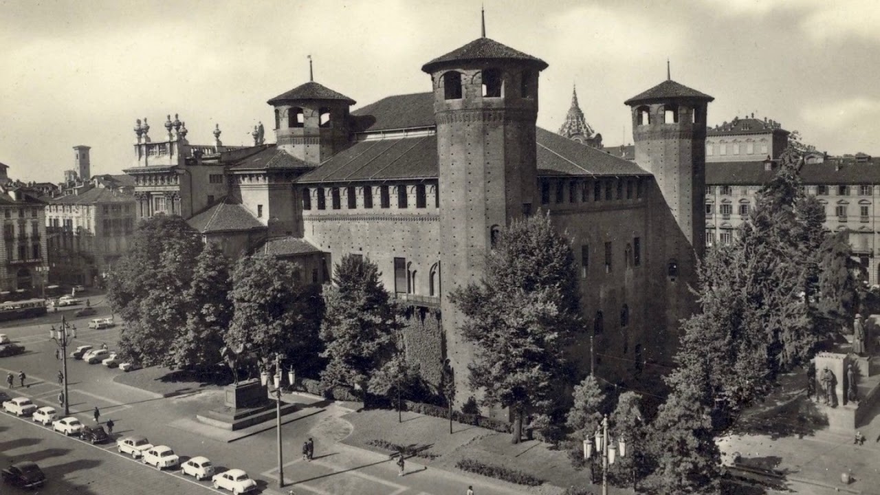 TORINO :PIAZZA CASTELLO PALAZZO MADAMA