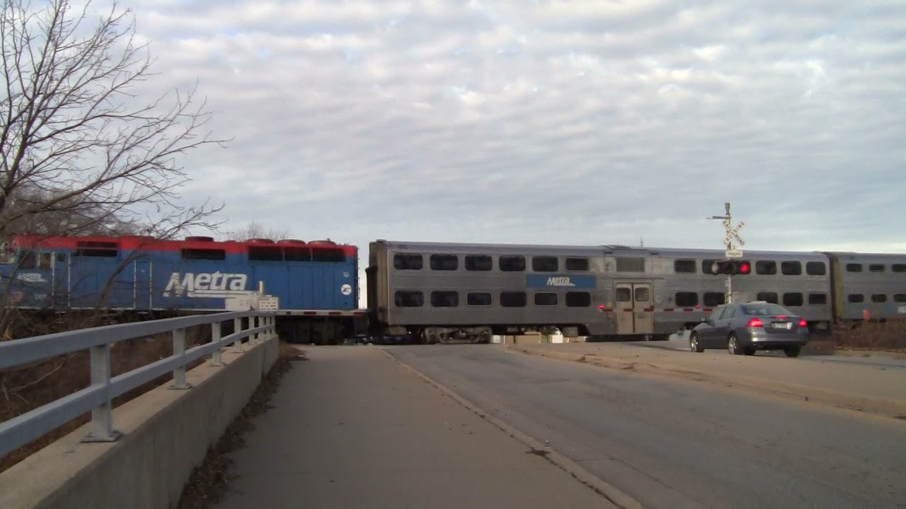 Metra Inbound at Villa Ave 2, Villa Park, IL 12/4/21