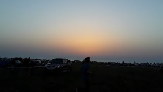 Хиляди Посрещат Изгрева На Юлското Слънце На Скалите Край Камен Бряг