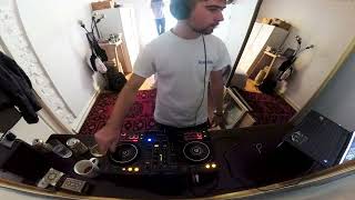 Download Lagu DJ-set TRAP tunes while my friend is cleaning her room MP3