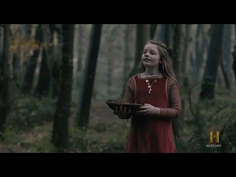 Singing Saxon girl in Wessex scene [Vikings - s04e13]