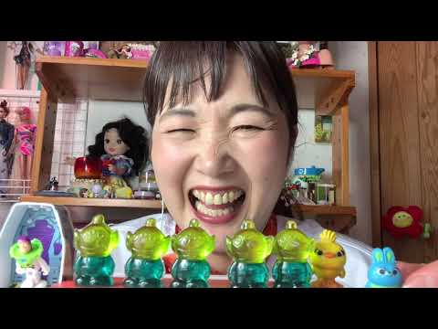 【ASMR】【EATING SOUNDS】かわいいマカロン&リトルグリーメングミ食べる💚CUTE MACARON & LITTLE GREEN MEN GUMI👅