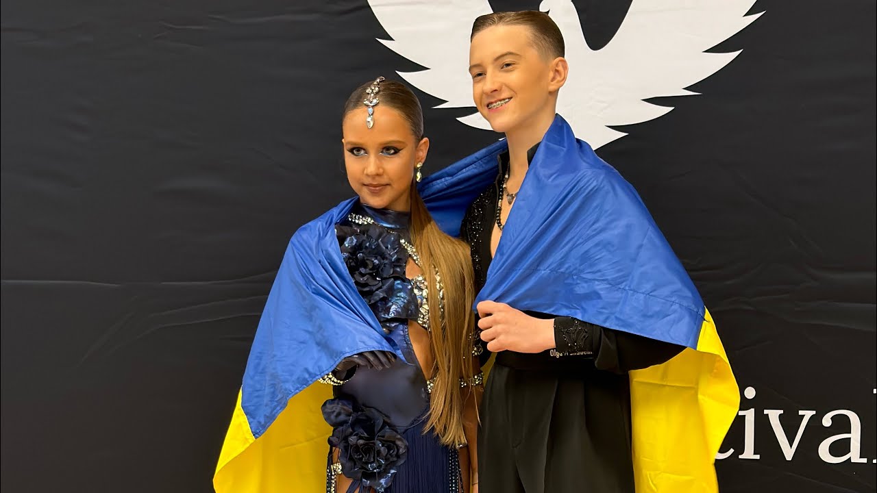 Malika Donna va Loreley Li Ulan Udeda kokraklar mushuk jinsiy aloqa