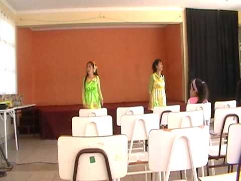 Red de niños...ensayando torres yankees