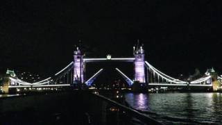 PS Waverley Leaves London for last time in 2016 - Tower Bridge