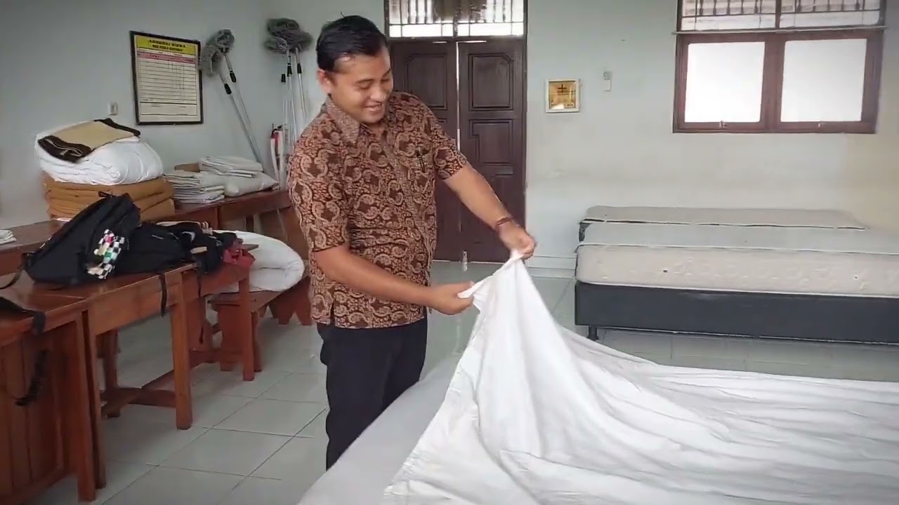 HOUSEKEEPING TUTORIAL BED MAKING DUVE FOR BIGGINERS