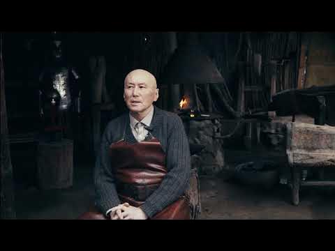 Бейне: қызметші қызды ренжітті